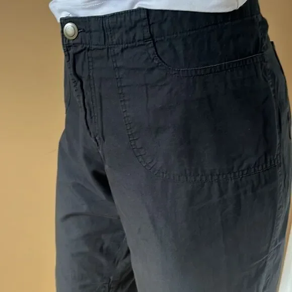 Black capris/Size 12   - Picture 3 of 10